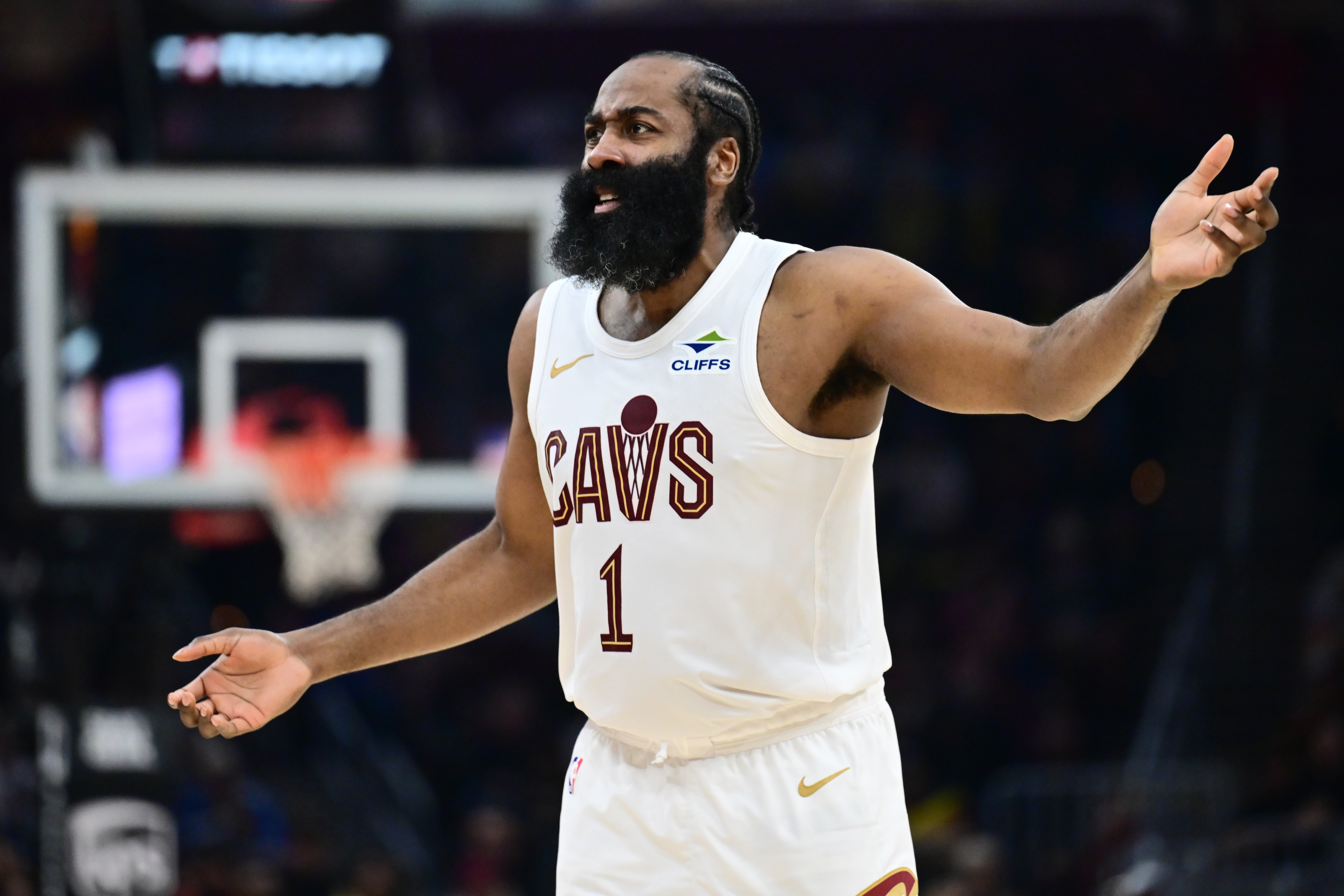 足球赛程-哈登：我们的进攻能和任何球队匹敌 但能否赢球还是得看防守