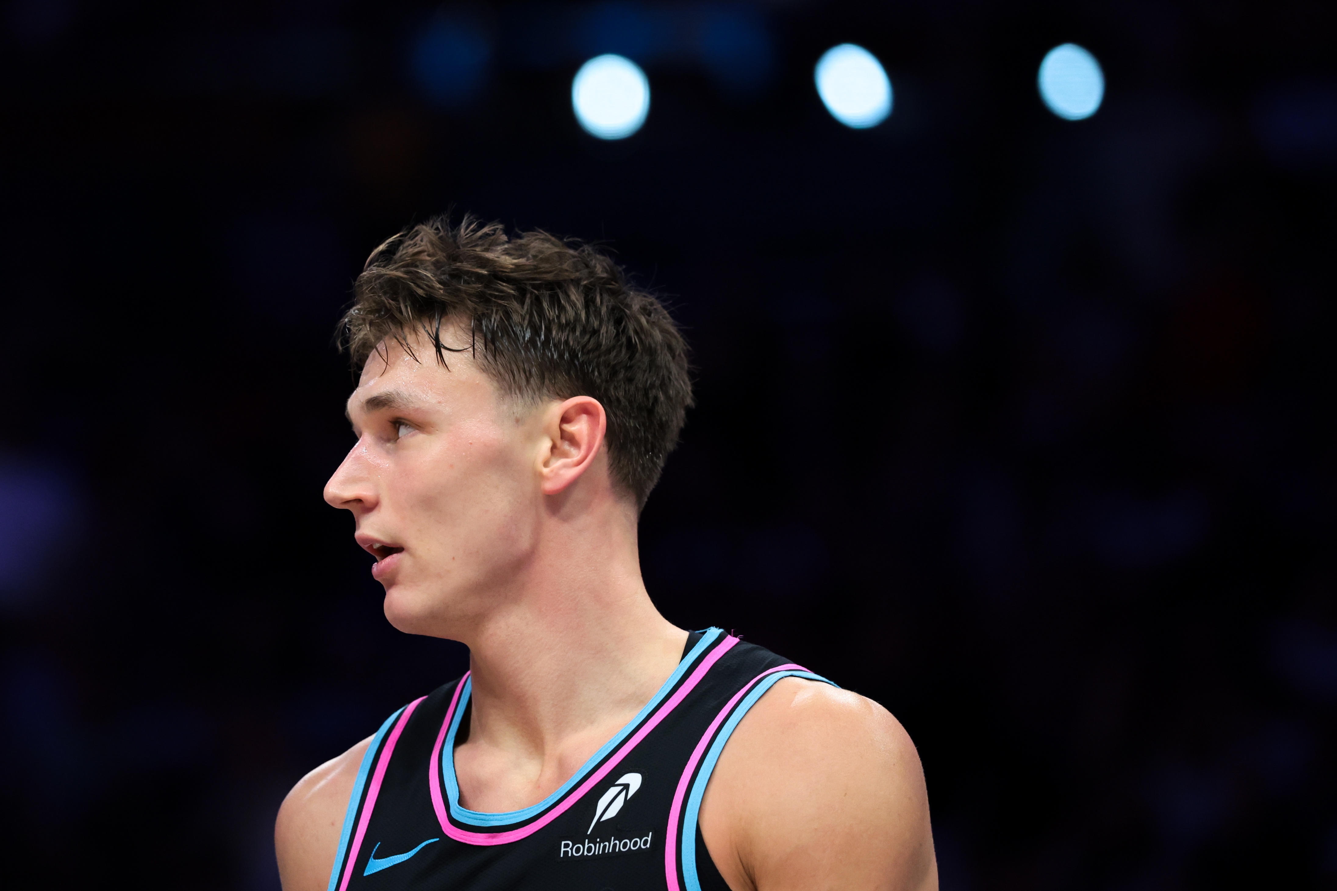 足球赛程-斯波：拉松一直在成长 攻防两端带来了冲击力他的能量很有感染力