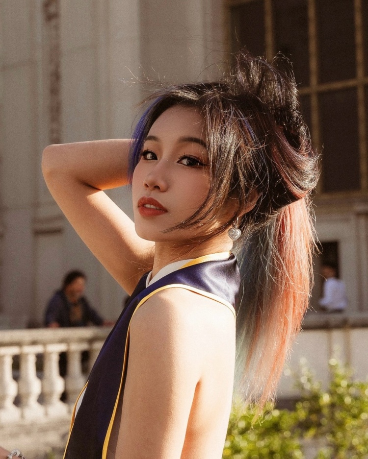 欧冠直播-评论区炸了！美女网红晒与克莱合影 本人疑对后者分手风波不知情